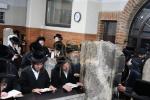 קערעסטיר באלאגערט מיט פילע אידען לרגל די יארצייט פין הרה"ק ישמח משה זי"ע אין איהעל