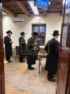 קערעסטיר באלאגערט מיט פילע אידען לרגל די יארצייט פין הרה"ק ישמח משה זי"ע אין איהעל