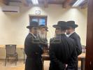 קערעסטיר באלאגערט מיט פילע אידען לרגל די יארצייט פין הרה"ק ישמח משה זי"ע אין איהעל