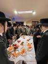 קערעסטיר באלאגערט מיט פילע אידען לרגל די יארצייט פין הרה"ק ישמח משה זי"ע אין איהעל
