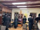 קערעסטיר באלאגערט מיט פילע אידען לרגל די יארצייט פין הרה"ק ישמח משה זי"ע אין איהעל