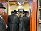 קערעסטיר באלאגערט מיט פילע אידען לרגל די יארצייט פין הרה"ק ישמח משה זי"ע אין איהעל