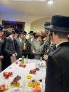 קערעסטיר באלאגערט מיט פילע אידען לרגל די יארצייט פין הרה"ק ישמח משה זי"ע אין איהעל