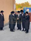 קערעסטיר באלאגערט מיט פילע אידען לרגל די יארצייט פין הרה"ק ישמח משה זי"ע אין איהעל