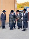 קערעסטיר באלאגערט מיט פילע אידען לרגל די יארצייט פין הרה"ק ישמח משה זי"ע אין איהעל