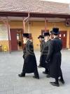 קערעסטיר באלאגערט מיט פילע אידען לרגל די יארצייט פין הרה"ק ישמח משה זי"ע אין איהעל