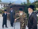 כ"ק אדמורי"ם מוויזניץ און סעריט וויזניץ שליט"א אויף אפרוה אין אראזע שווייץ 