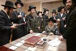כ"ק אדמו"ר מסאטמאר שליט"א ביים פארהערן בחורי ישיבת אהבת התורה ד'סאטמאר וויליאמסבורג 