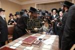 כ"ק אדמו"ר מסאטמאר שליט"א ביים פארהערן בחורי ישיבת אהבת התורה ד'סאטמאר וויליאמסבורג 