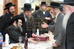 חלוקת שקל הטהור דורך  הגה"צ אב"ד סאטמאר ירושלים שליט"א