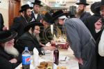 חלוקת שקל הטהור דורך  הגה"צ אב"ד סאטמאר ירושלים שליט"א