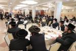 חלוקת שקל הטהור דורך  הגה"צ אב"ד סאטמאר ירושלים שליט"א