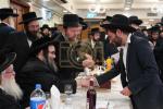 חלוקת שקל הטהור דורך  הגה"צ אב"ד סאטמאר ירושלים שליט"א