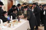 חלוקת שקל הטהור דורך  הגה"צ אב"ד סאטמאר ירושלים שליט"א