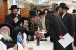 חלוקת שקל הטהור דורך  הגה"צ אב"ד סאטמאר ירושלים שליט"א