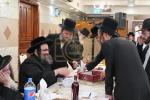 חלוקת שקל הטהור דורך  הגה"צ אב"ד סאטמאר ירושלים שליט"א