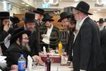 חלוקת שקל הטהור דורך  הגה"צ אב"ד סאטמאר ירושלים שליט"א
