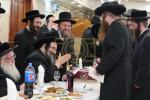 חלוקת שקל הטהור דורך  הגה"צ אב"ד סאטמאר ירושלים שליט"א