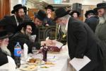 חלוקת שקל הטהור דורך  הגה"צ אב"ד סאטמאר ירושלים שליט"א