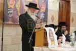 חלוקת שקל הטהור דורך  הגה"צ אב"ד סאטמאר ירושלים שליט"א