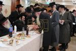 חלוקת שקל הטהור דורך  הגה"צ אב"ד סאטמאר ירושלים שליט"א