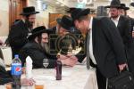 חלוקת שקל הטהור דורך  הגה"צ אב"ד סאטמאר ירושלים שליט"א