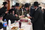 חלוקת שקל הטהור דורך  הגה"צ אב"ד סאטמאר ירושלים שליט"א
