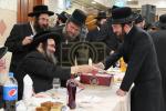 חלוקת שקל הטהור דורך  הגה"צ אב"ד סאטמאר ירושלים שליט"א