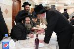 חלוקת שקל הטהור דורך  הגה"צ אב"ד סאטמאר ירושלים שליט"א