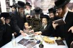 מסיבת לחיים בבית הרה"ק רבי יעקב מאיר שעכטער לרגל דאס ארויסגעבונג פונעם נייעם ספר אגרת הקודש בילדער שמואל דריי