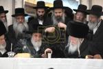כ"ק אדמו"ר מוויזניץ שליט"א איז זיך משתתף ביים שמחת השבע ברכות בבית גור 