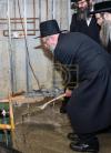 מעמד יצקת הבורת בבית מדרש קהל יטב לב בארא פארק - אויף די 58 סטריט