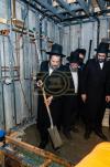 מעמד יצקת הבורת בבית מדרש קהל יטב לב בארא פארק - אויף די 58 סטריט