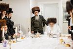ערב און מוצאי יום כיפור ביי כ"ק אדמו"ר מצאנז קלויזענבורג שליט"א 
