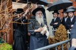 ערב און מוצאי יום כיפור ביי כ"ק אדמו"ר מצאנז קלויזענבורג שליט"א 
