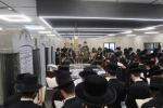 כ"ק אדמו"ר מסאטמאר שליט"א ביים ציון פון אדמור"י סאטמאר זי"ע לרגל השמחת החתונה פון נכדו 