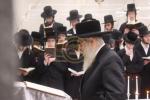 Main image for כ"ק אדמו"ר מסאטמאר שליט"א ביים ציון פון אדמור"י סאטמאר זי"ע לרגל השמחת החתונה פון נכדו 