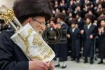 הכנסת ספר תורה אין בית המדרש הגדול ספינקא דורך כ"ק אדמו"ר מספינקא שליט"א לז"נ זיין שווער כ"ק אדמו"ר מ'טאמאשוב זצ"ל
