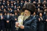 הכנסת ספר תורה אין בית המדרש הגדול ספינקא דורך כ"ק אדמו"ר מספינקא שליט"א לז"נ זיין שווער כ"ק אדמו"ר מ'טאמאשוב זצ"ל