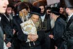הכנסת ספר תורה אין בית המדרש הגדול ספינקא דורך כ"ק אדמו"ר מספינקא שליט"א לז"נ זיין שווער כ"ק אדמו"ר מ'טאמאשוב זצ"ל