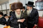 הכנסת ספר תורה אין בית המדרש הגדול ספינקא דורך כ"ק אדמו"ר מספינקא שליט"א לז"נ זיין שווער כ"ק אדמו"ר מ'טאמאשוב זצ"ל