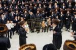 הכנסת ספר תורה אין בית המדרש הגדול ספינקא דורך כ"ק אדמו"ר מספינקא שליט"א לז"נ זיין שווער כ"ק אדמו"ר מ'טאמאשוב זצ"ל