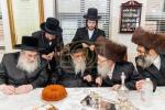 הכנסת ספר תורה אין בית המדרש הגדול ספינקא דורך כ"ק אדמו"ר מספינקא שליט"א לז"נ זיין שווער כ"ק אדמו"ר מ'טאמאשוב זצ"ל