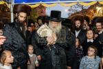 הכנסת ספר תורה אין בית המדרש הגדול ספינקא דורך כ"ק אדמו"ר מספינקא שליט"א לז"נ זיין שווער כ"ק אדמו"ר מ'טאמאשוב זצ"ל