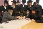כ"ק אדמו"ר מתולדות אהרן שליט"א באזוכט אין קרית יואל 