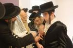כ"ק אדמו"ר מתולדות אהרן שליט"א באזוכט אין קרית יואל 