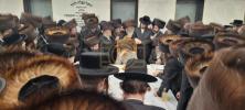 Main image for כ"ק אדמו"ר מסאטמאר שליט"א בקביעות מזוזה בבית המדרש סאטמאר אויף די 45סטע גאס אין בארא פארק 