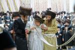 שמחת החתונה בבית תולדות אברהם יצחק- אנטניא - בילדער אברהם אייזנבאך