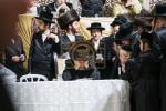 שמחת החתונה בבית תולדות אברהם יצחק- אנטניא - בילדער אברהם אייזנבאך