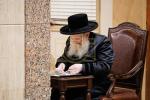 חנוכה בחצר הקודש באבוב 